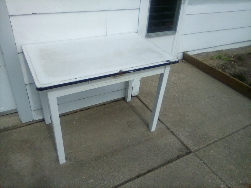 Vintage Antique Medium White Table Durable outside / inside Made in the 50s 60s