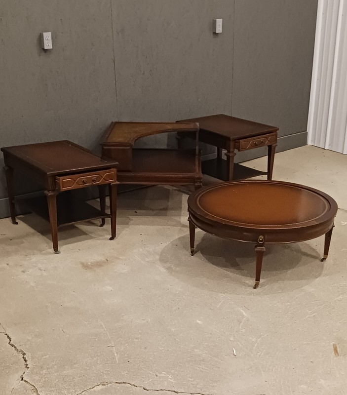 Mersman Leather Top Furniture Set gallery