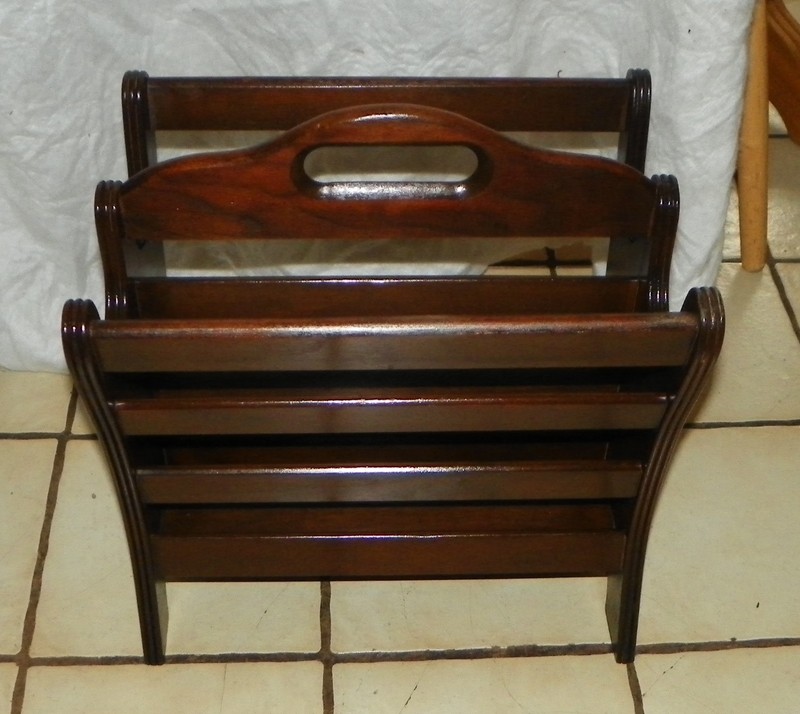 Walnut Magazine Rack / Magazine Stand (MR-45)