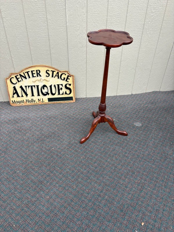 67541 Bombay Mahogany Pedestal Plant Stand with Scalloped Top