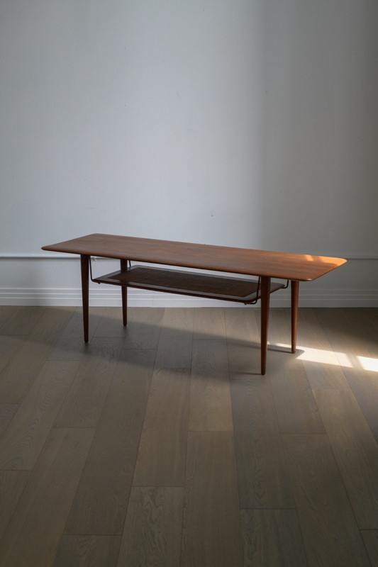 Peter Hvidt & Mølgaard-Neilsen FD 516 coffee table for France & Sons, Denmark