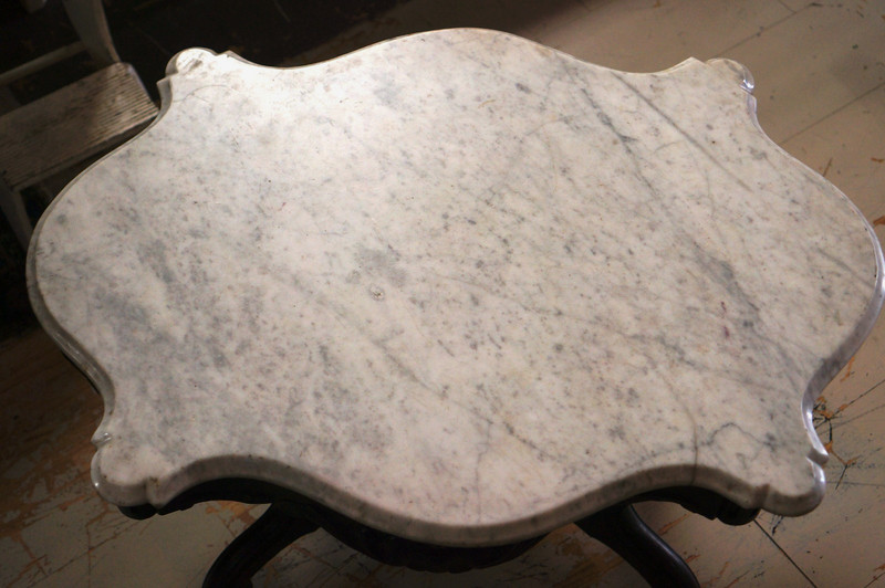 19th Century Rocco Antique Mahogany and White Marble Turtle Top Parlor Table gallery