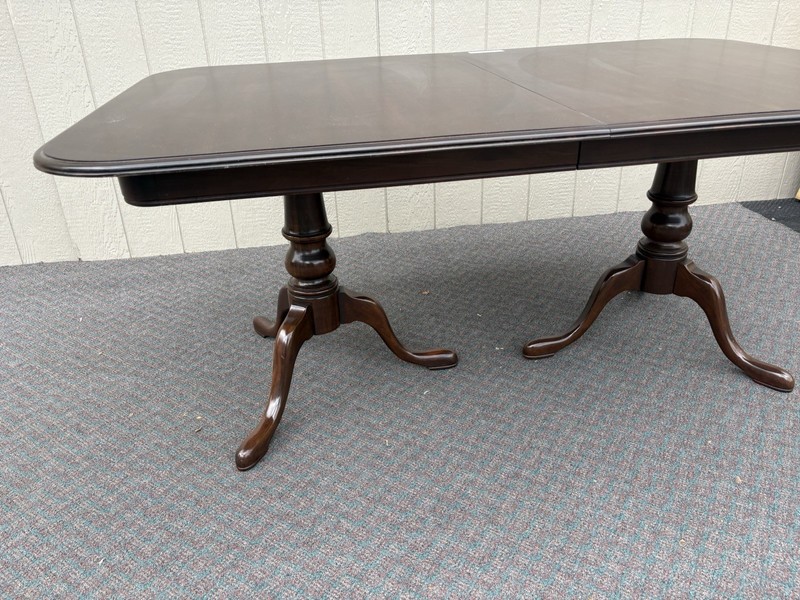 66606 ETHAN ALLEN Mahogany Dining Table gallery