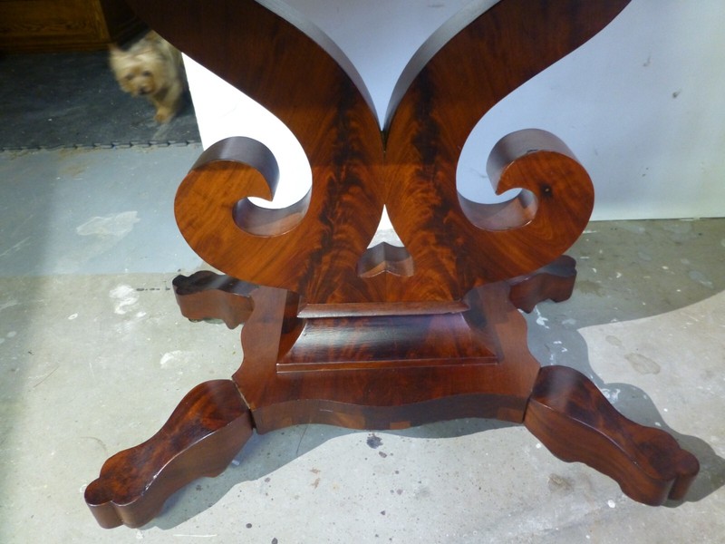 EARLY EMPIRE TULIP BASE FLAME MAHOGANY GAME TABLE 1820 gallery
