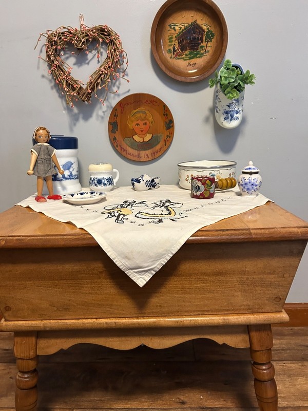 50s VTG Mid-century Heywood-Wakefield dough box side table #0402 24.75x21x20”