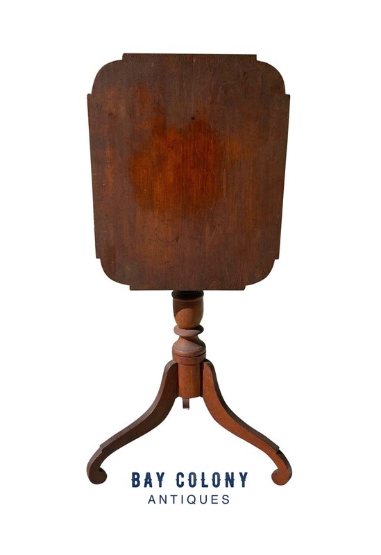 FEDERAL CHERRY NEW ENGLAND CANDLESTAND WITH SPIDER LEGS & OVOLO TOP CIRCA 1790
