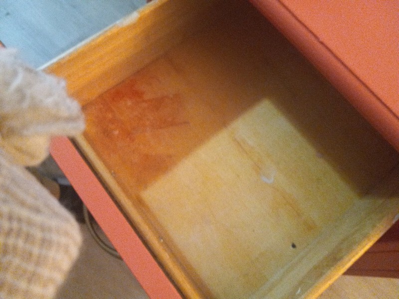 Beutiful End Table Very Good Quality Few Scraches. Very Thick Old School Wood gallery