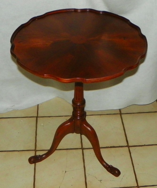Mahogany Carved Inlaid Lamp Table by Imperial (RP-T534)