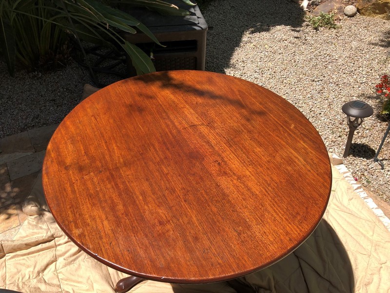 CHIPPENDALE MAHOGANY ROUND TILT TABLE CIRCA LATE 1700’S ORIGIN BOSTON AREA