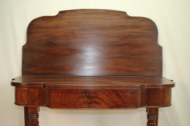 Exquisite 1920s American Sheraton Mahogany Console Table - Antique Elegance gallery