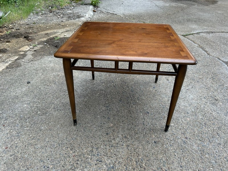 Vintage Lane Acclaim Walnut Dovetail Andre Bus End Table 900-60 gallery