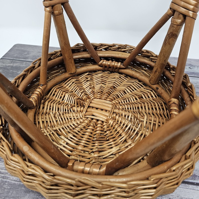 VTG WOVEN WICKER RATTAN PLANT STAND STOOL SMALL SIDE TABLE 13 In Tall 10.5 Wide gallery