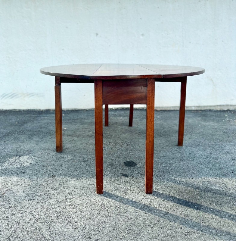 19th c Antique Irish Gateleg Hunt Table gallery