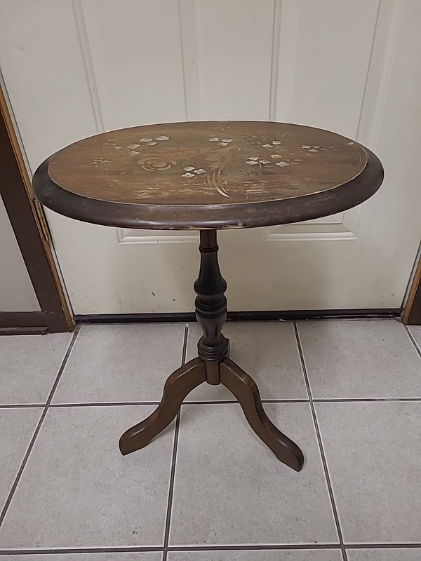 Vintage Oval Queen Anne Style Tilt Top Side Table