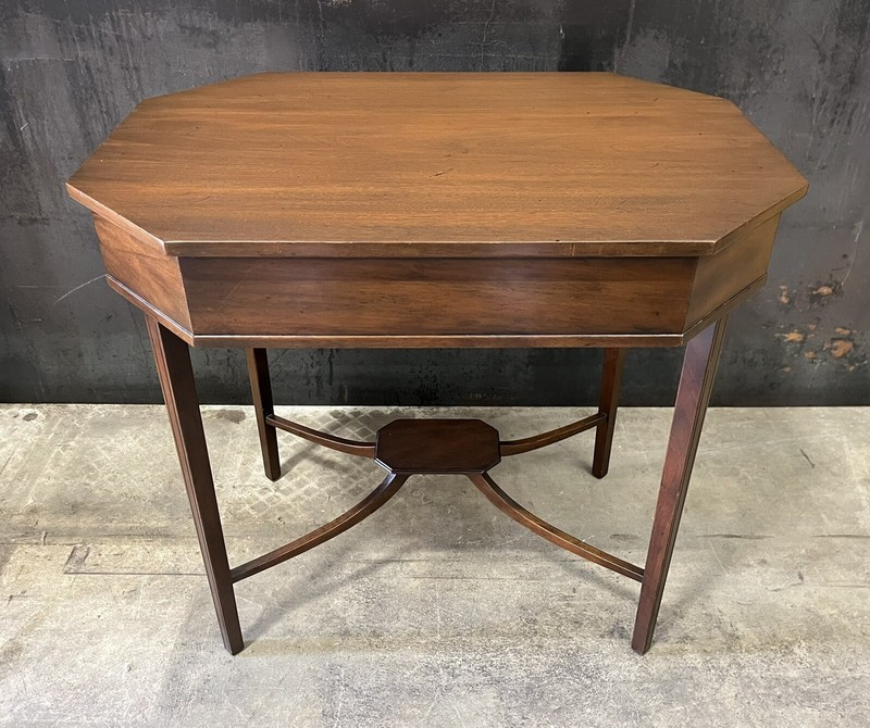 Vintage Kittinger Mahogany End Table; Stretchers & Display Platform; Mint gallery