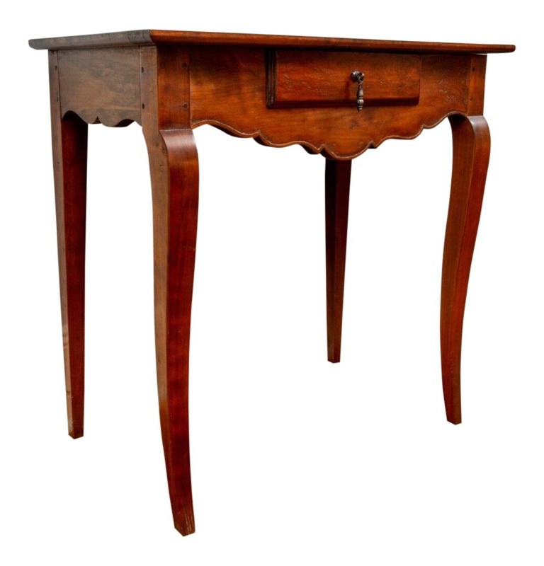 French Louis XV 20th Century Walnut Side Table With Scalloped Apron