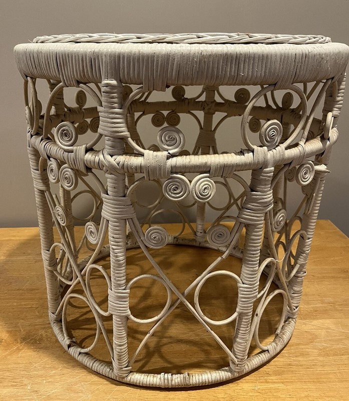 Vtg White Wicker Rattan Plant Stand Boho Scroll Peacock Side Table Round 18"