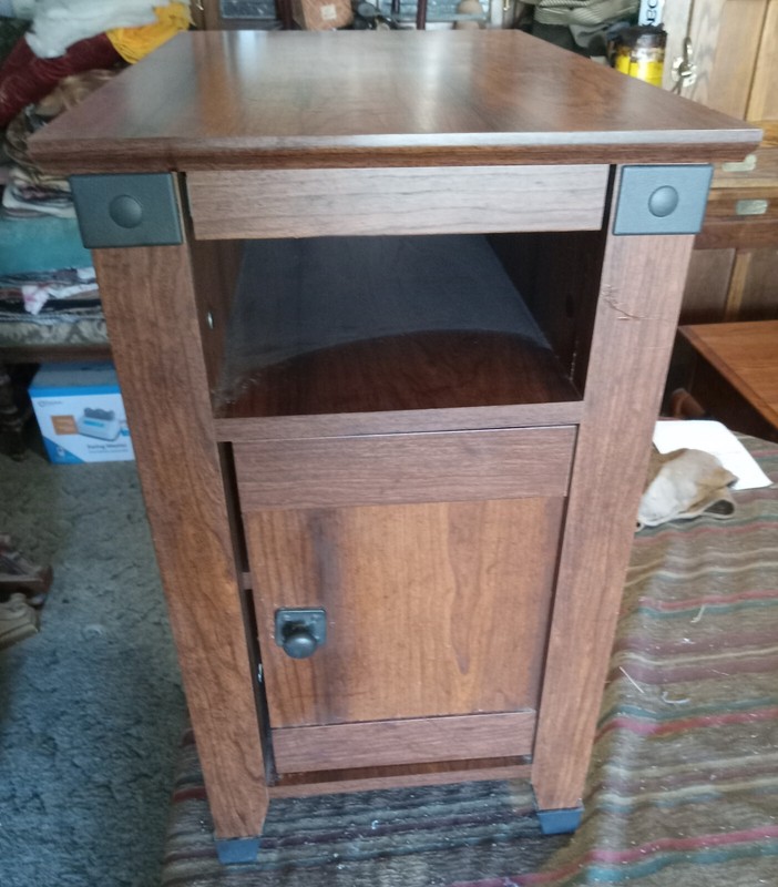Oak Nightstand / End Table (NS63)