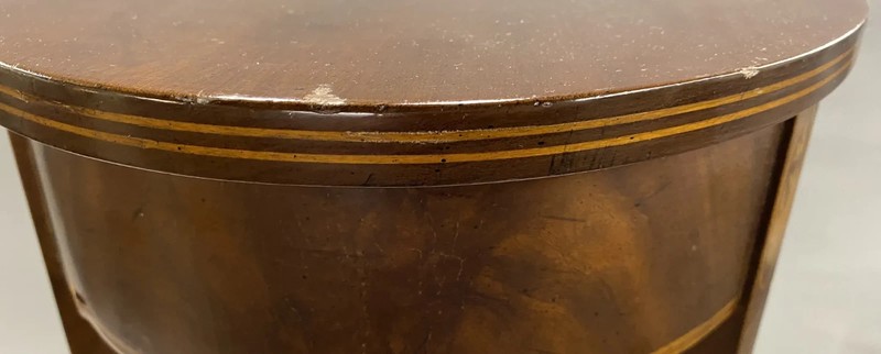 Kittinger Old Dominion Collection Oval Mahogany Side Table with Delicate Inlay gallery