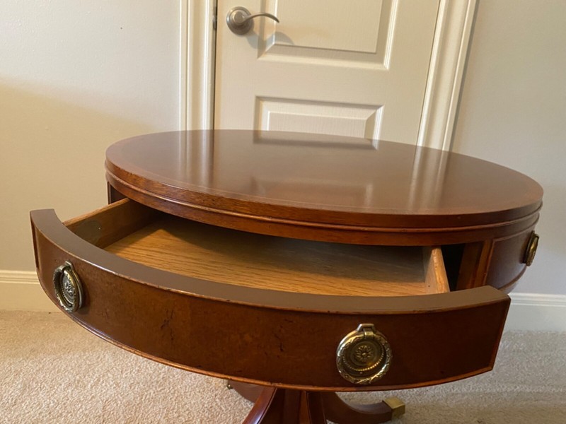 Baker Furniture Mahogany Round Table 26" gallery