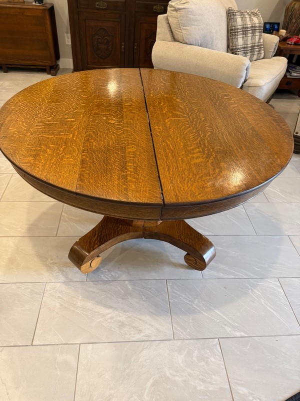 Perfect condition Mission Oak "Quarter Sawn" Dining Table 48" Round 5 leaves gallery