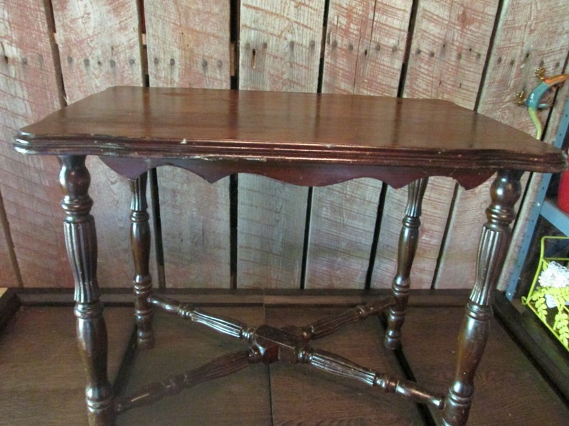 Vintage dark wood Side end Table scrolled