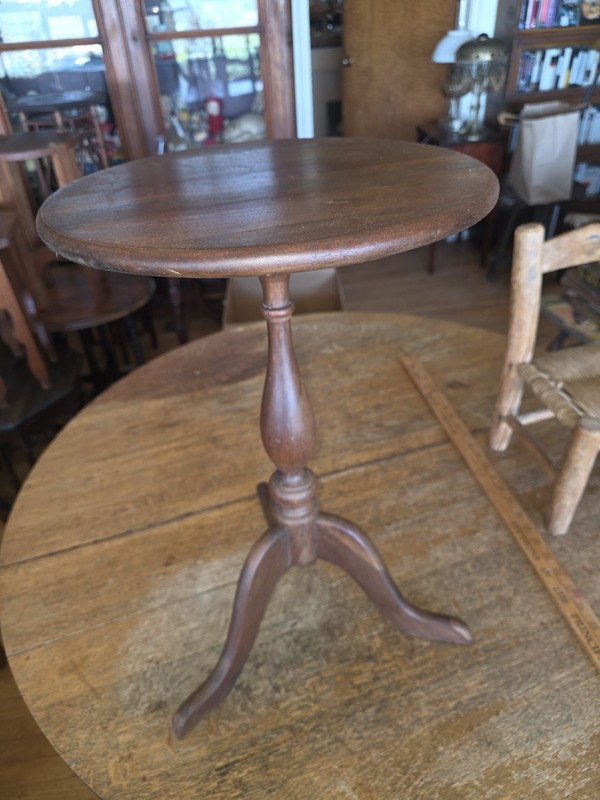 LARGE EDWARDIAN PERIOD ENGLISH SOLID WALNUT SIDE END LAMP WINE TABLE