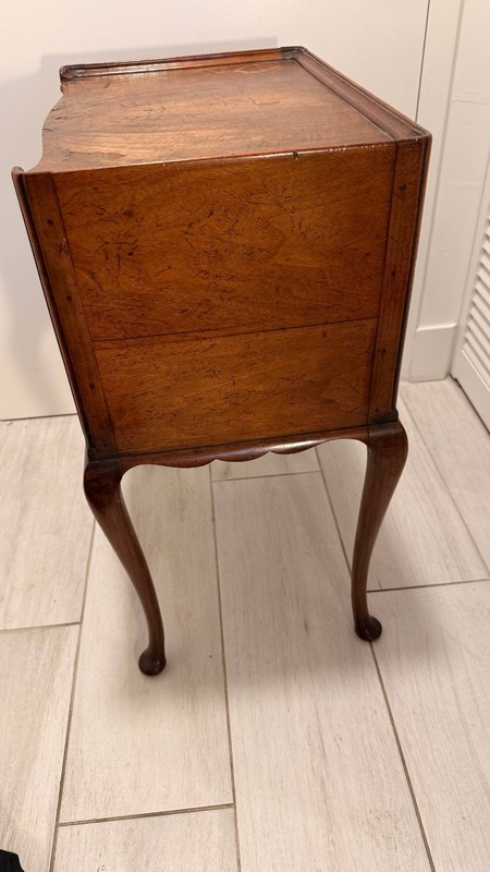 Vintage Queen Anne Side Table Walnut Veneer Cabriole Legs Wood Accent Nightstand gallery