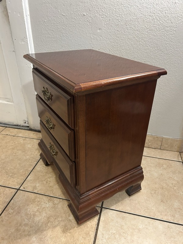 Vintage American Drew Three Drawers Nightstand ￼ gallery
