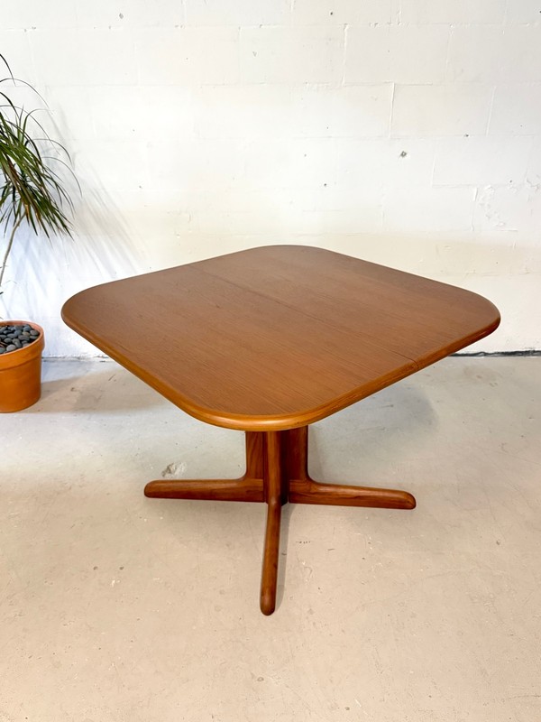Mid-Century Danish Modern Teak Extension Dining Table by Gudme Mobelfabrik