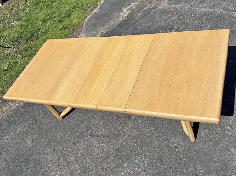 Mid Century Dinning Table with 3 leaves.