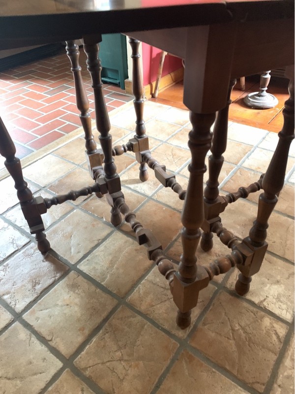 Vintage William & Mary Style Drop Leaf Gate Leg Breakfast Table gallery
