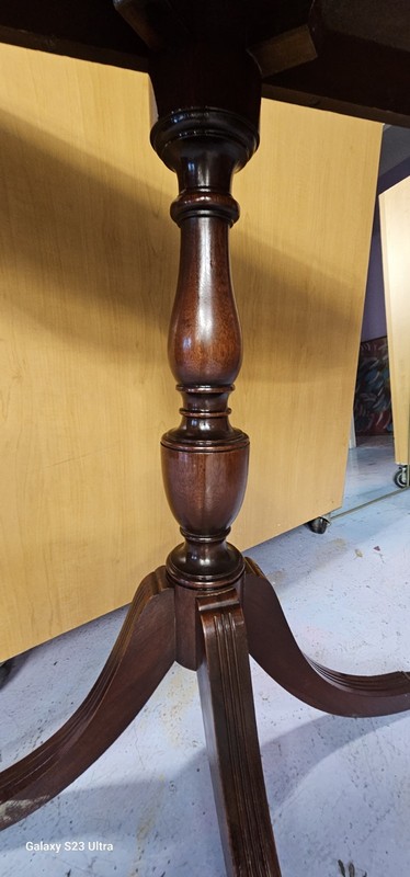 Vintage side/end table Imperial Furniture Company from Grand Rapids, Michigan gallery