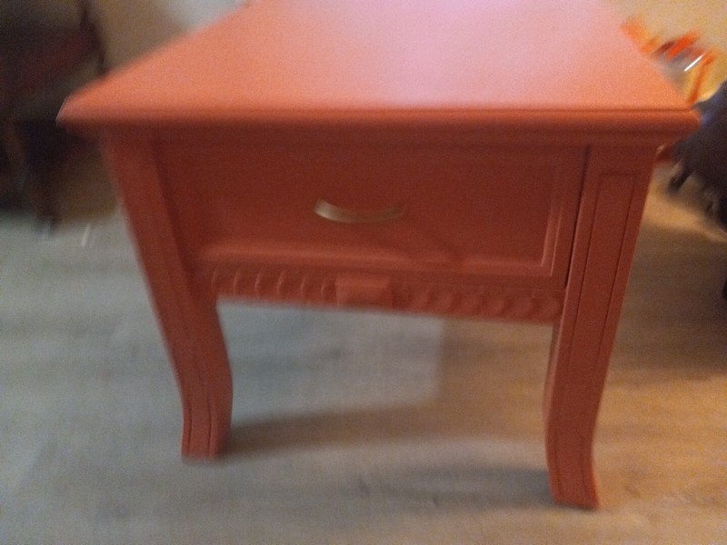 Beutiful End Table Very Good Quality Few Scraches. Very Thick Old School Wood gallery