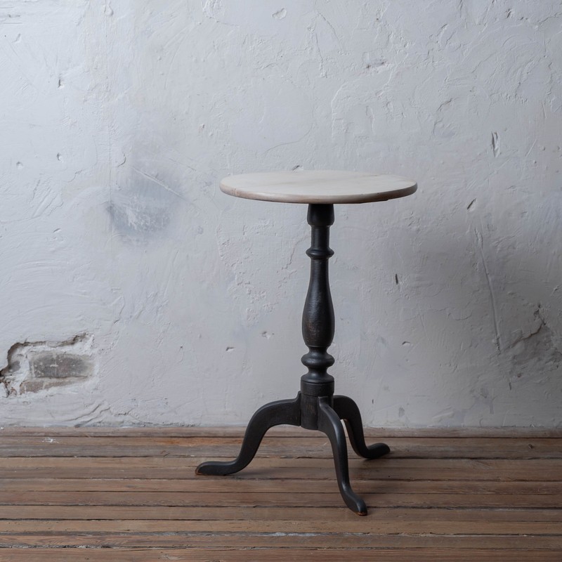 New England Queen Anne Cherry Candle Stand in Black, c.1760