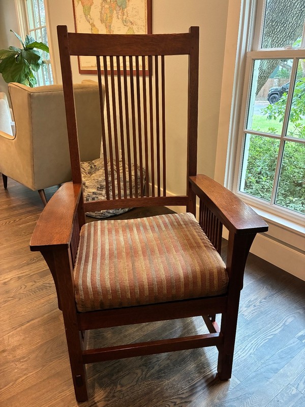 STICKLEY MISSION OAK TRESTLE DINING ROOM TABLE SET WITH SPINDLE ARM/ SIDE CHAIRS gallery