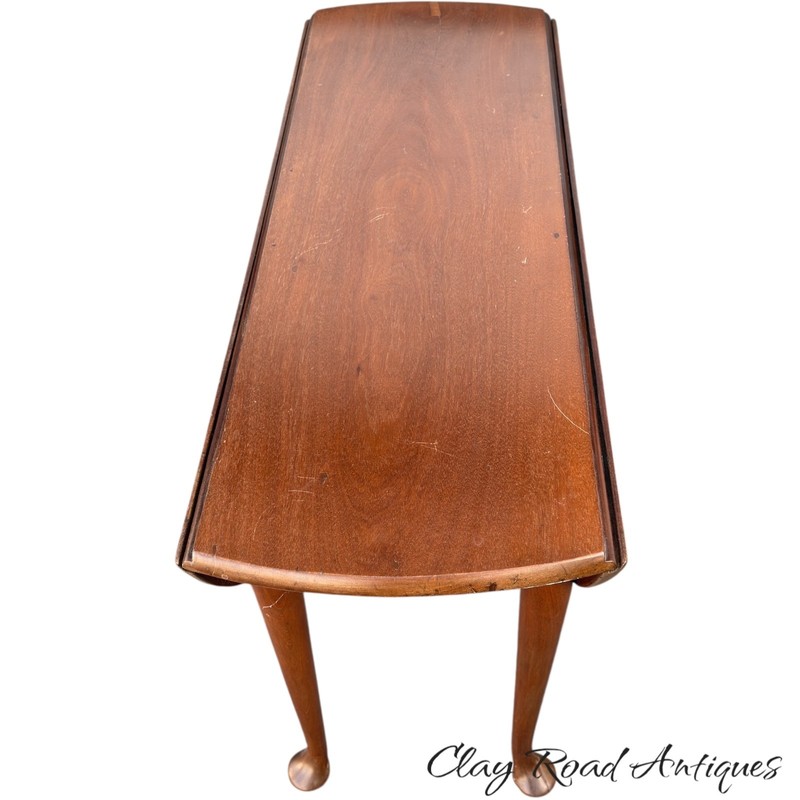 Antique Queen Anne dining table 18th 1760 period usable walnut original round gallery