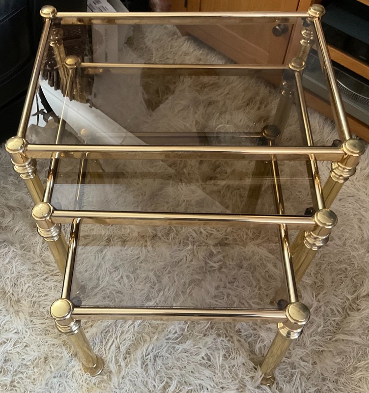 VINTAGE RETRO FINE QUALITY NEST OF 3 ORMOLU BRASS AND GLASS COFFE TABLES gallery
