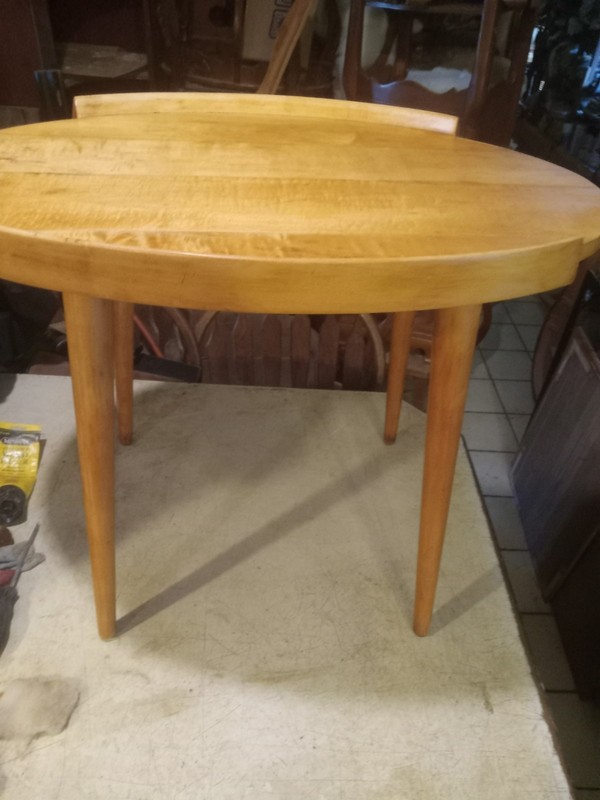 Mid Century Oval Maple End Table / Side Table (ET-678)