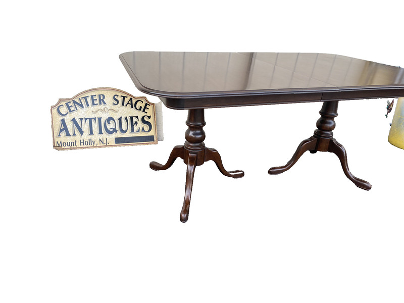 66606 ETHAN ALLEN Mahogany Dining Table