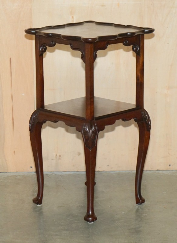 PAIR OF STUNNING THOMAS CHIPPENDALE STYLE TWO TIERED MAHOGANY SIDE END TABLES gallery