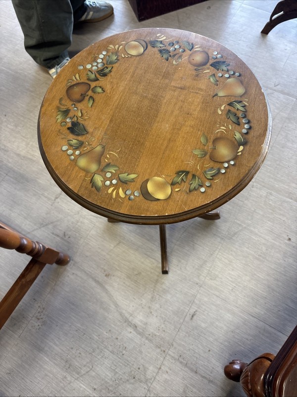 Vintage Round Stencil Flip Tip Top Table Length 22”