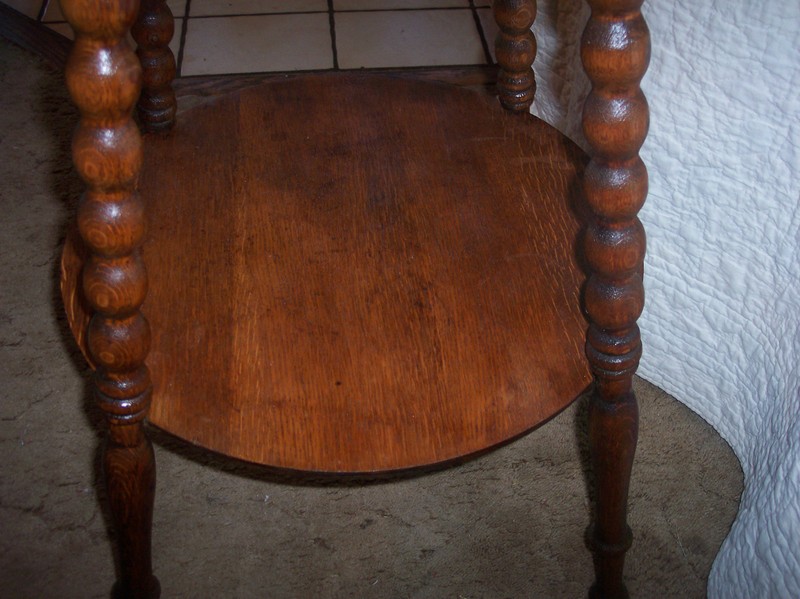 Round Quartersawn Oak Parlor Table / Center Table with Turned Legs (PRT48) gallery