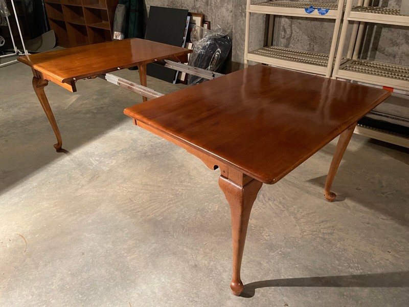 Vintage Queen Anne Style Extension Dining Table gallery