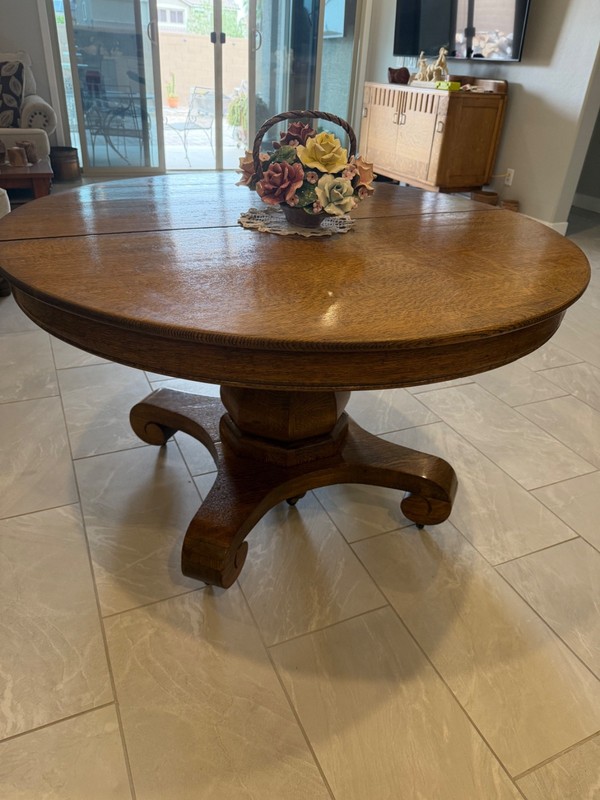 Perfect condition Mission Oak "Quarter Sawn" Dining Table 48" Round 5 leaves gallery