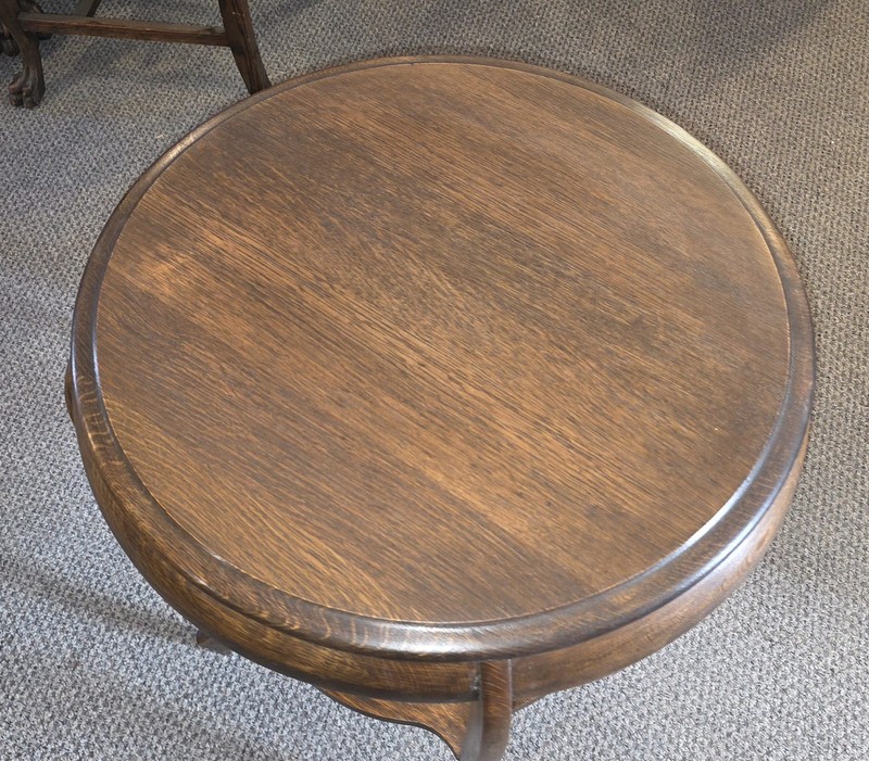 Antique Round Oak Lamp or Parlor Table – gallery