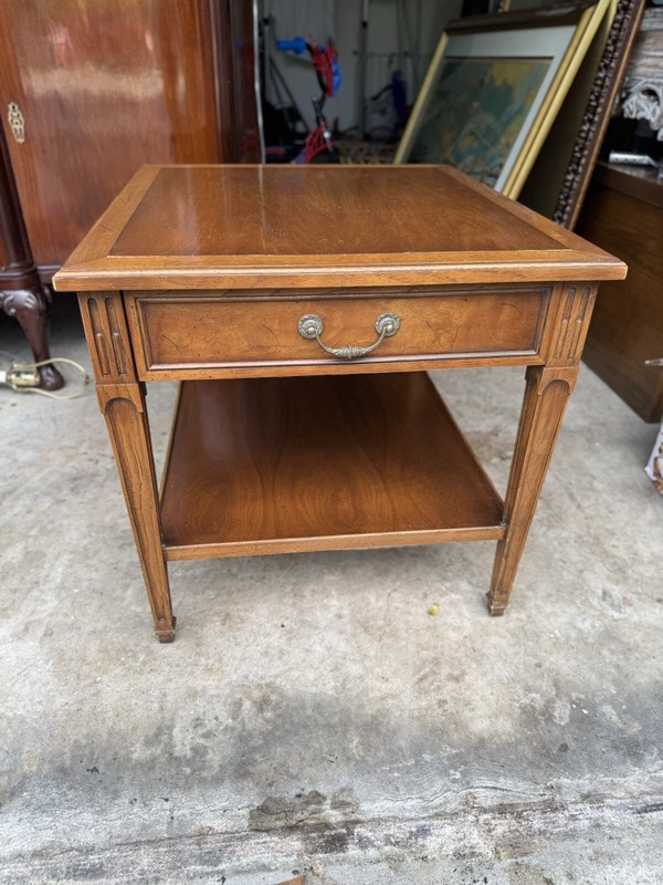Vintage Henredon Midcentury Cross-Banded Walnut Single Drawer Side End Table