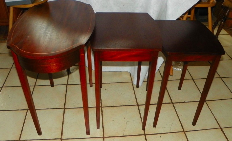 Mahogany Hepplewhite Nesting Tables / End Tables by Mersman (ET212) gallery