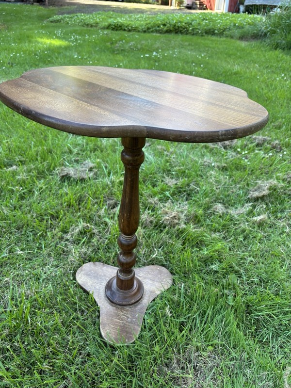 Antique 19th Century Oak With Walnut Stain Tilt Top Table gallery