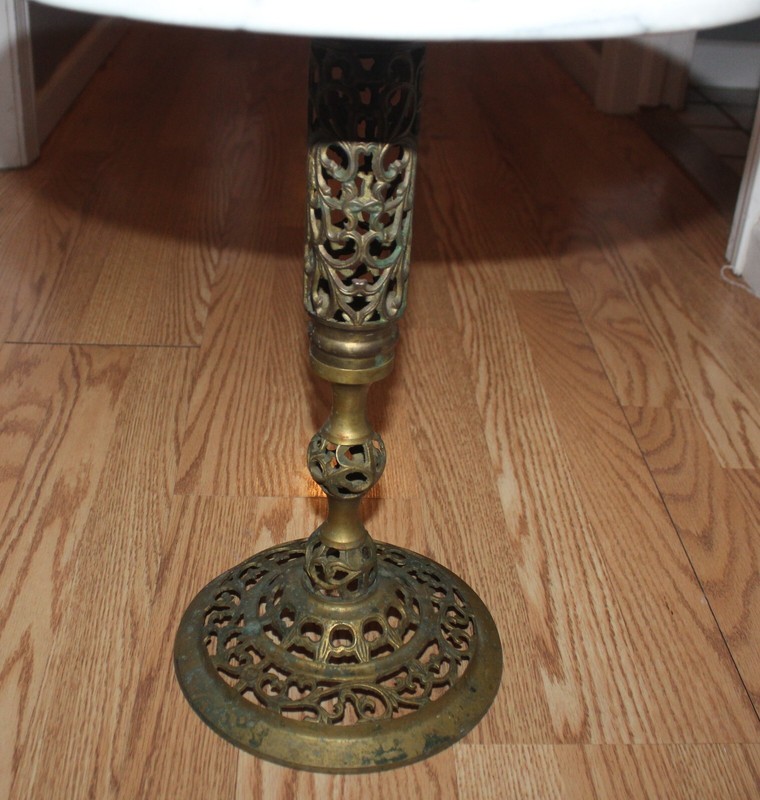 VINTAGE HOLLYWOOD REGENCY MARBLE ORNATE BRASS ROUND PARLOR 17.5" END TABLE gallery